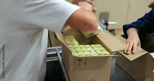 Sorting and packaging of solid soap / packing of solid soap in boxes