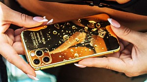 La última del hermano de Pablo Escobar: un iPhone 'de oro' que no es lo que parece