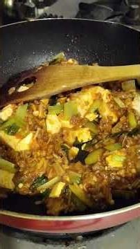今日のごはん マカロニサラダと野菜多め麻婆豆腐ケチャップとオイスターと塩コショウ砂糖で味付けしたよ#ごはん食べヨ #ごはん#マカロニサラダ#麻婆豆腐