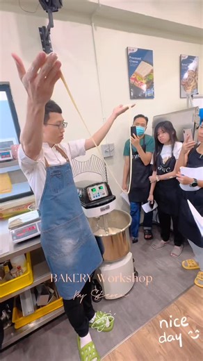 📍 10 Loaves, 10 Stories — My Toast Masterclass Journey Every dough tells a story. This week, I finally wrapped up a special class for beginners — a full journey through 10 different types of toast, each inspired by what I learned while training across Europe and Japan. 🇩🇪🇮🇹🇯🇵 From the soft & silky Yudane Milk Toast, to the naturally fermented Levain Pain de Mie, and classic favourites like Raisin Toast, Onion Cheese Toast, Taro Floss Toast, and the Matcha White Chocolate Marble Toast. The
