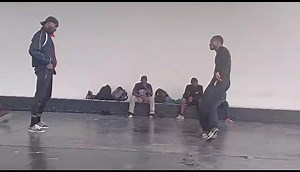 A deux jours du spectacle #OBIRIN, soirée danse #hip_hop, 100% féminin, ce samedi à l'IFB, les B-boys de Association Xwenusu Fondament'Art 229 - Sport et Art s'apprêtent à soutenir leurs souers fly-girls du Bénin Répétitions au top! Institut français du Bénin Ambassade de France au Bénin | Institut français du Bénin