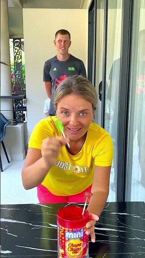 COLLECTING SEASHELLS ON THE BEACH🧁😀🥰