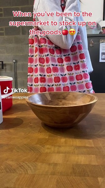 Our love for cameo apples is beyond core belief 😂👀🤪🍎 #apples #fruitapple #apple #healthy #healthysnack #healthyeating #healthylifestyle #trend #trending #fyp