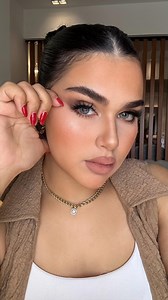 Brown shades 👌👌 With Pink powder #mirnamagdymakeupartist #makeup #lashes #contouring #bridalmakeup #makeuptutorial #higlights #dubai #unitedarabemirates #saudi #kwuait #qatar #egypt #lebanon # | Mirna Magdy Makeup artist