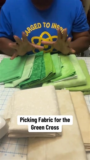 #CapCut #quilting #sewing #quilters #quiltingideas #quiltingismytherapy #sew #quilttutorial #quiltingtips #quiltblock #quiltersoftiktok #halfsquaretriangles Credit: jennifergeehale ❤️ let’s make 4 1/2 inch half square triangles using 10 inch blocks . This is an easy way to make eight half square triangles all at one time. | Diane Rehn