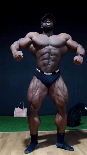 3.1K views · 180 reactions | Bodybuilders news Quinton Eriya ifbb pro new yesterday video update Road To Italy pro show in Milan #muscles #bodybuilding #gym #makegreatthebodybuildingagain #workout #culturismoitaliano #bodybuilder #bb212lbs #classic #ifbbpro | Culturismo Italiano | Facebook