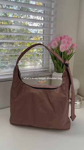 Baggu Crescent vs. Shoulder Bag: A Comparison Guide