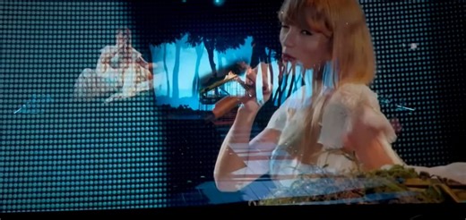 《the 1》的梦幻现场，有种悠然自得随心所欲的感觉，这首歌很耐听，强烈安利！(｡>∀<｡)