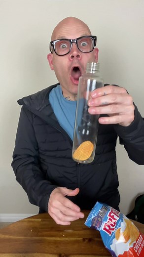 CHIP IN BOTTLE #prankd #pranks #tricks #tricked #fooledme