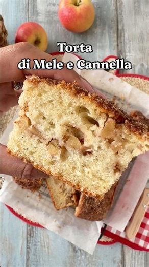 TORTA DI MELE E CANNELLA 🍎 Ricorda le frittelle di mele… ma è una torta! #chiarspassion