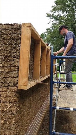 Building Cob Walls with Forms #cobhouse #cobbauge #naturalbuilding