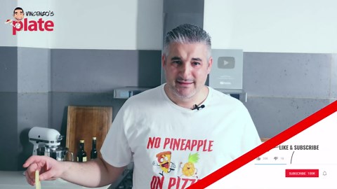 How to Make PINEAPPLE PIZZA Like an Italian