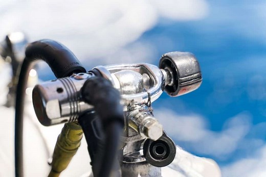 Diaphram vs Piston Regulators: Which is Better? - DivingCorner