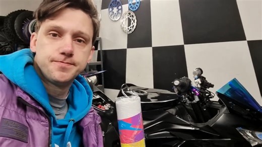 Custom moto stickers - Showtime done differently