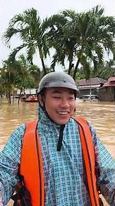 Thanks to local forces for helping to get the family out of the flooded area of ​​Vinh Diem Trung...