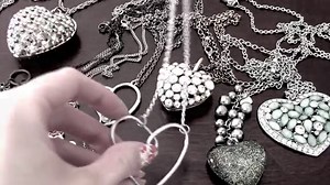 DIY WIRE HEART NECKLACE Pendant - Jewelry Making - How To | SoCraftastic