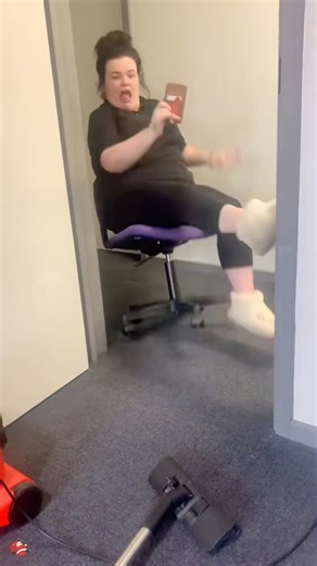 Funny moment of a chair falling down.#funny#funnyvideos#chair#foryou#youtube