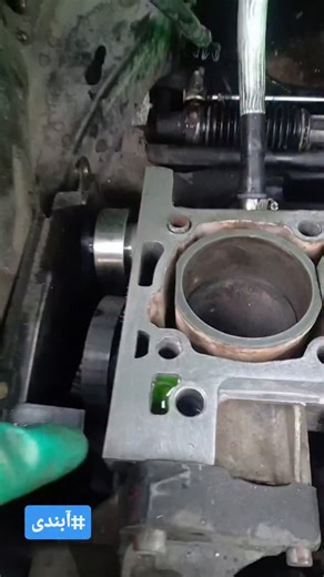 Ebrahim Tabari on Instagram‎: "حتما دیاق دسته موتور بالای دو سرپیچ موتورهای ایکس یو سون تا آخر نبند و موقعی که پیچ های سرسیلندر رو کشید تمام شد پیچ بغل سیلندر رو هم راحتر میتونی سفت کنی #تعمیرات_خودرو #ماشین #تسمه_تایم #رینگ #xy7 💪🫡🙏✔️✔️🛠🔩🔩🔧🚗🚗🚗🚘"‎