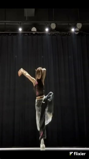 Charming Woman Twists Her Hips! #dance #trending #hiphop #shorts #creatorsearchinsights
