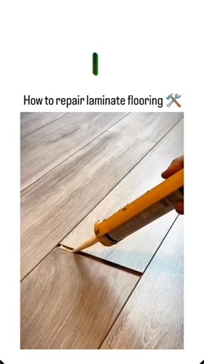 factogi on Instagram: "This X post features a 21-second video tutorial demonstrating a simple DIY fix for gaps in laminate flooring, involving applying wood filler with a caulk gun, smoothing with a putty knife, scraping excess, and tapping down with a mallet for a seamless finish. Posted by @NyanyaRach28401 , a content creator focused on practical tips, the video has garnered over 271,000 views and 852 likes within two days, with replies in Indonesian expressing surprise at the ease and neatnes