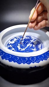 The art inside of a snuff bottle In China, painting snuff bottles on the inside has a long history as a traditional craft. Check out how this artist paints celebrity portraits and incredible Chinese landscapes inside snuff bottles with small, angled paintbrushes and a lot of patience. | 人民网美西People west USA | Facebook