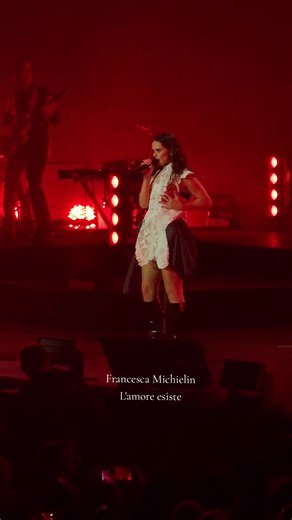 L'amore esiste: Francesca Michielin Live Performance