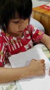 9.7K views · 112 reactions | See this 4yo child working on a short story from our Advanced Phonics program. Her mom spends just 10mins a day to work on the reading lessons enabling her to read confidently. Learn more about our proven program here: https://www.childrenlearningreading.net/products/reading-program | Children Learning Reading | Facebook