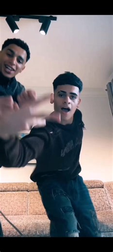 Ali Omal: سافلة وبتحب الدنبوس