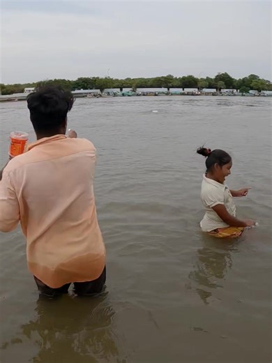 2.9M views · 26K reactions | How To Make DIY Treding Juice Bottle Fishing Trap For Massive Mullet #fishing #FishTrap #diy #fblifestyle | Tn villager | Facebook
