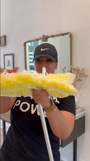 How to put on a Swiffer Duster #clean #trending #cleaning #youtubeshorts #cleaningtips #cleaninghack
