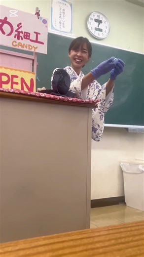 【新羽高校・飴細工動画23】希望した生徒さんが飴作りにチャレンジしてくださっている様子です🍭#新羽高校 #飴細工 #ハンドメイド #candy