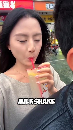 Max has to stop the motorcycle again and again… Zoé can't stop eating! 😂🍗🍰~#ytshorts #shorts