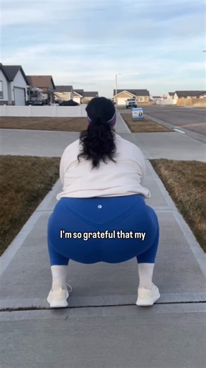 Sasha Piton ✨Curvy & Confident✨ on Instagram: "They do pass the squat test! I love these leggings, bras, and tennis dresses from @iugayoga_us Comment POCKETS to get the link sent to you! #iuga #iugayoga #iugapowertight #iugaleggings #youcansitwithme"