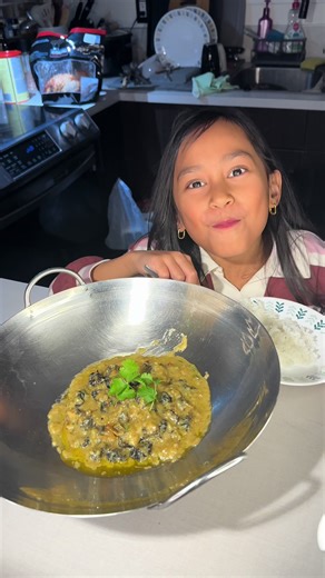 🧈 Buttered Snail with Garlic, Ginger & Onions 🧾 Ingredients \t•\t1–1.5 lbs fresh snails (pre-cleaned or boiled first) \t•\t4 tbsp butter \t•\t5 cloves garlic, minced \t•\t2 thumb ginger minced \t•\t1 medium onion, minced \t•\tSalt & pepper to taste \t•\t1 tbsp Soy seasoning (optional but highly recommended) \t•\t1–2 red chilies or green (optional for a spicy kick) ⸻ 🍳 Instructions 1. Prep the snails \t•\tIf raw: boil snails in salted water for 5–7 minutes, drain, and remove meat from shell if