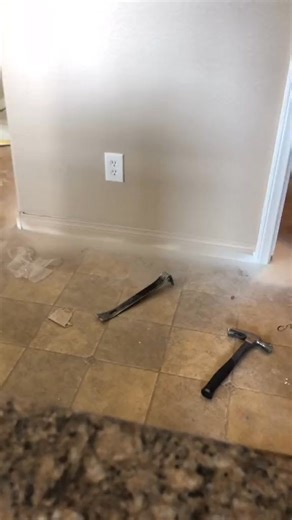 #viralpost #funnymoments #USA #viralvideo #homedecor #satisfyingvideo #trick #trending #flooring #parati #work #fyp #asmr #fypシ #baseboard #diaadia #reelsfbpage #lifehack #reelsviral #foryou #funny #tutorial #fypシviralシ #reelsvideo #reelsfb #diy #Reels #lessons #tip #reelsinstagram #hack | Nicola Massier