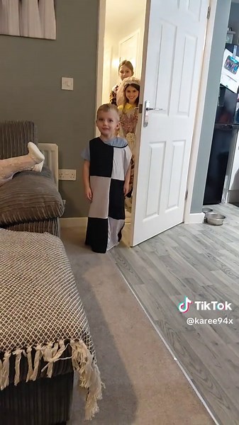 haven the best dress up with the kids honestly anything to make my kids happy and put a smile on there face #kidsplaydressup