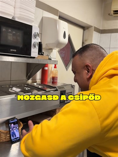 Gyere kislány együnk valamit!🤪 @sandorfarkas535 #friends #győr #hamburger #öcsiszendó