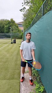 Improve your serve (read below) 👇 Follow for more tips and drills to improve in tennis. ✅ It all starts with the ball toss - make sure you are holding the ball in your fingers and not squeezing it too tightly. This will make it easier to release consistently. ✅ Keep a straight arm and use your shoulder not your wrist to toss the ball up into position placing the ball where you want it. ✅ When the ball leaves your hand bend your knees to store the dynamic energy ready to push up into the ball. ✅