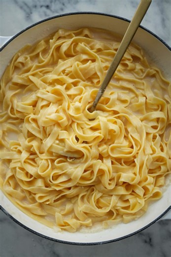 ✨ The Original Fettuccine Alfredo✨This infamous pasta dish uses just four simple ingredients: fettuccine, butter, Parmigiano & pasta water! #pasta #easyrecipe #recipe #pastalovers #ThePastaTable | The Pasta Table