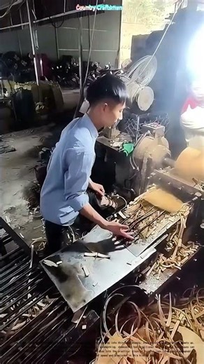 Shaping Wood with Speed: How Workers Transform Logs into Rolled Sheets