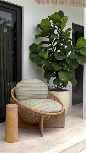 Pool Decor Ideas for a Relaxing Backyard | Travis London