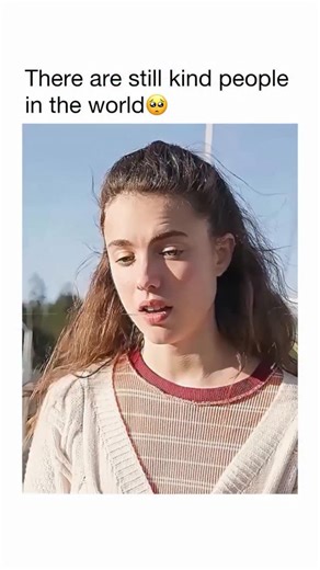 Movie ¦ TRP ¦ Entertainment on Instagram: "The way that she was so supportive and told her to go for her goals 🎬: Maid Single mother Alex turns to housecleaning to make ends meet as she escapes an ab*sive relationship and overcomes homelessness to create a better life for her daughter, Maddy. 📺: Netflix, Amazon Prime Video"