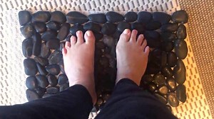 DIY Dollar Tree Stone Bath Mat Tutorial