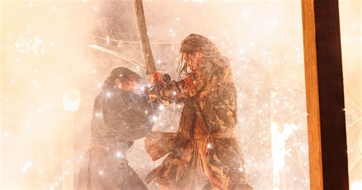 岡田准一「イクサガミ」が世界1位！愁二郎vs無骨、炎の決闘メイキング映像も公開｜シネマトゥデイ