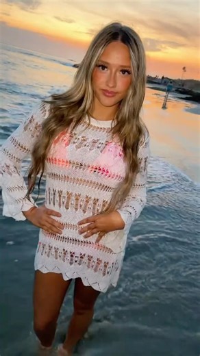 👙🌊🌅 #beach #summer #sunset #dance #bikini #shorts #viral #shortsfeed #trending #alliingram #fyp