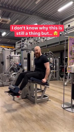 Jack Hallows | Online Fitness Coach on Instagram: "It doesn’t matter if you’re upright or leant back, the rec fem is still trained really well in a leg extension This is nonsense"