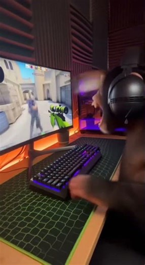 Hilarious Chimpanzee Gamer Caught Playing Like a Pro