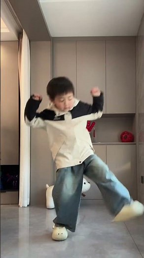 #enhypen 🙋‍♂️ Hanghang is very good at controlling the small force 👐 #dancingbaby #simjaeyun #심재윤