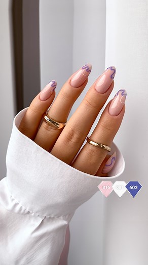 27K views · 51 reactions | Przygotowaliśmy dla Ciebie tutorial na proste, ale bardzo efektowne mani!  Zamień french na motyw #swirlnails i dodaj swojej stylizacji pazura, pozostając classy ✨ • 816 Pale Nude • 602 Dark Jeans • 001 Strong White | Semilac | Facebook