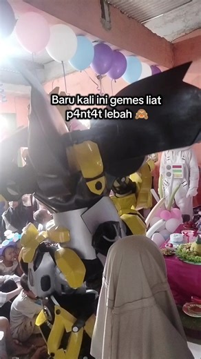 funy bumble bee 🙈
